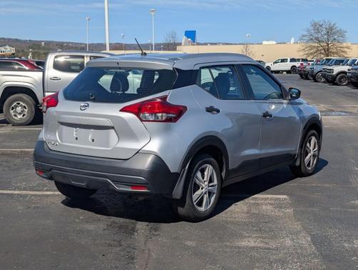 2019 Nissan Kicks S