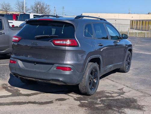 2017 Jeep Cherokee Sport