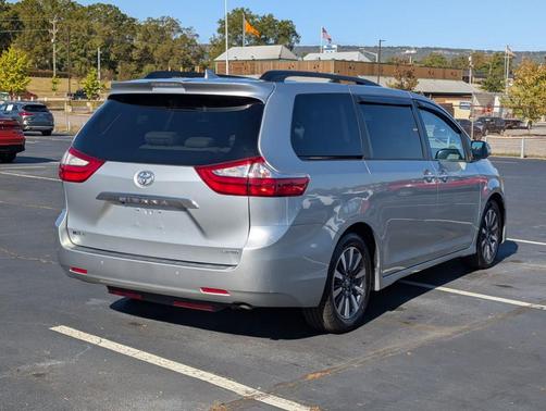 2019 Toyota Sienna L
