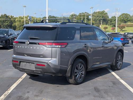 2024 Nissan Pathfinder SV