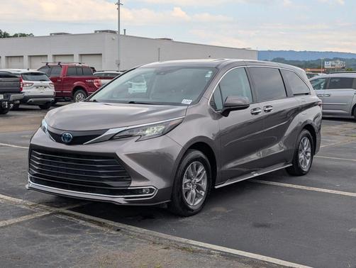 2024 Toyota Sienna XLE