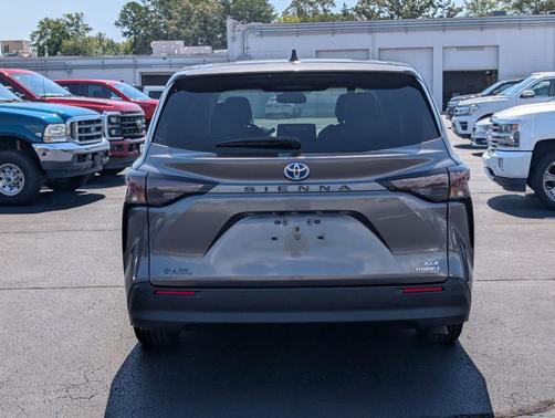 2024 Toyota Sienna XLE