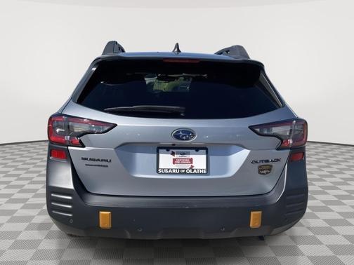 Ice Silver Metallic 2023 Subaru Outback Wilderness