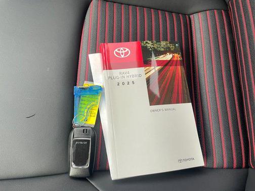 2025 Toyota RAV4 Hybrid SE