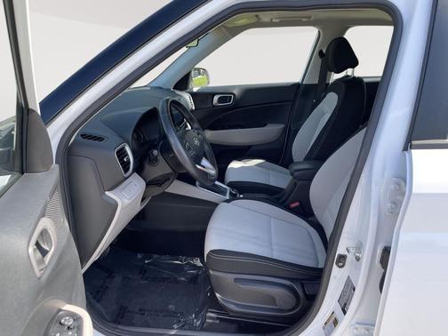 Lunar White 2024 Hyundai VENUE SEL