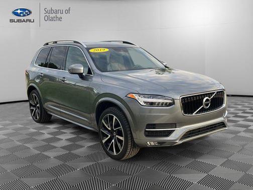 2019 Volvo XC90 T6 Momentum