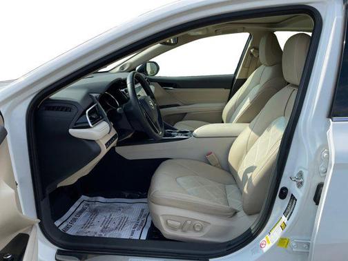 2018 Toyota Camry Hybrid XLE