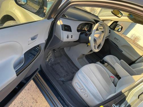 2012 Toyota Sienna LE