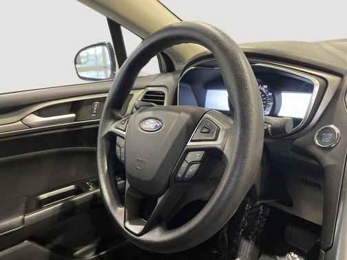 Oxford White 2017 Ford Fusion SE