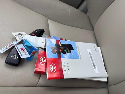 2013 Toyota Prius v Five