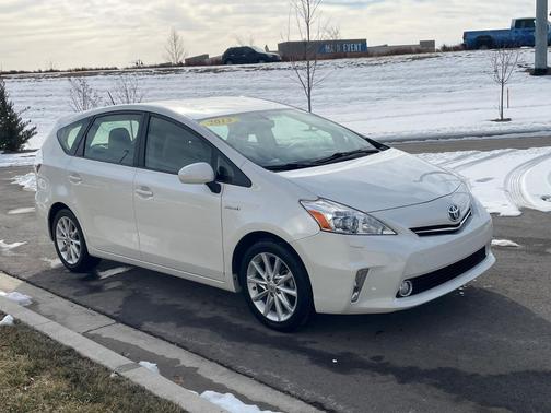 2013 Toyota Prius v Five