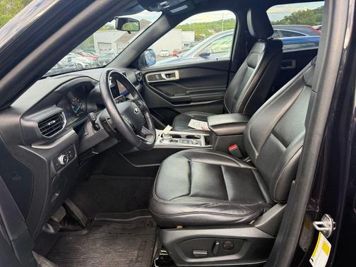 Agate Black Metallic 2020 Ford Explorer XLT