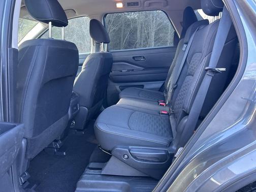 2024 Nissan Pathfinder S 4WD