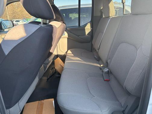 2021 Nissan Frontier SV