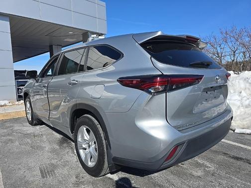 2024 Toyota Highlander LE