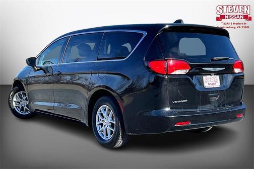 2022 Chrysler Voyager LX