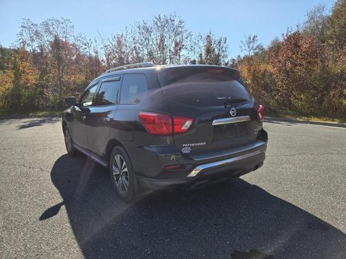 2019 Nissan Pathfinder SV