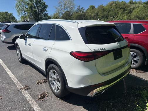 White 2023 Mercedes-Benz GLC 300 4MATIC