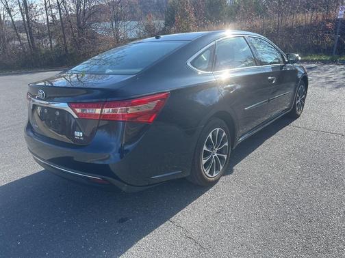 2017 Toyota Avalon Hybrid XLE Premium