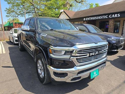 Diamond Black Crystal Pearlcoat 2022 RAM 1500 Laramie