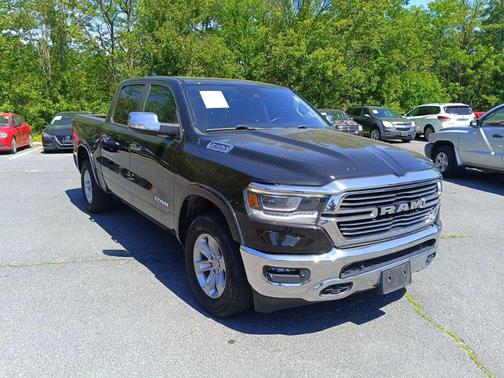 Diamond Black Crystal Pearlcoat 2022 RAM 1500 Laramie