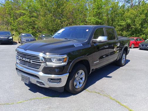Diamond Black Crystal Pearlcoat 2022 RAM 1500 Laramie