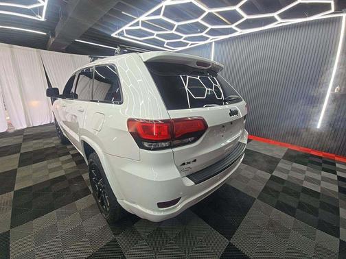 Bright White Clearcoat 2019 Jeep Grand Cherokee Altitude