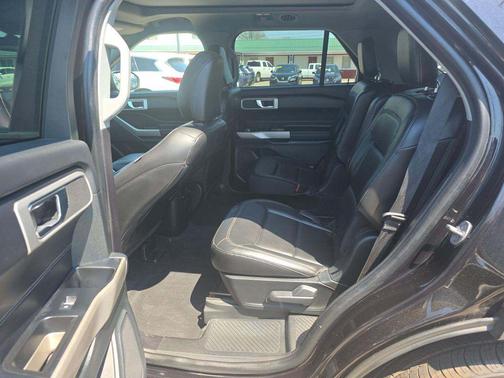 Agate Black Metallic 2022 Ford Explorer XLT