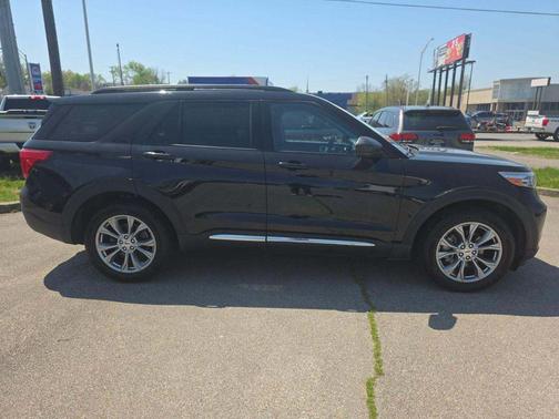 Agate Black Metallic 2022 Ford Explorer XLT