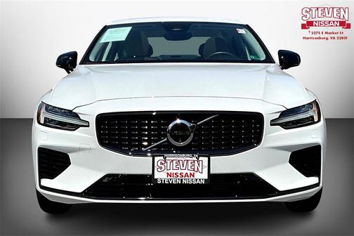 2024 Volvo S60 Recharge Plug-In Hybrid T8 Ultimate Dark Theme