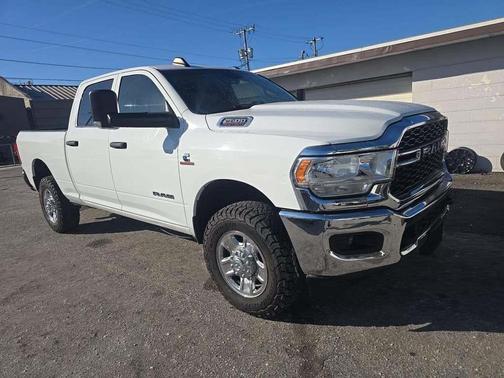 2022 RAM 2500 Tradesman Crew Cab 4x4 6'4' Box