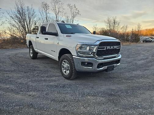 2022 RAM 2500 Tradesman Crew Cab 4x4 6'4' Box