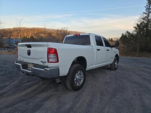 2022 RAM 2500 Tradesman Crew Cab 4x4 6'4' Box