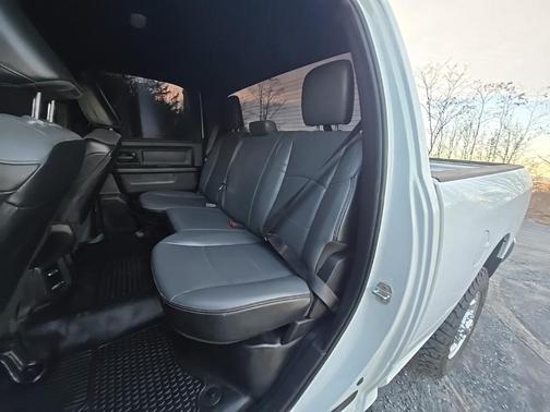 2022 RAM 2500 Tradesman Crew Cab 4x4 6'4' Box