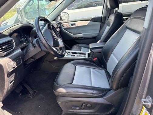 Carbonized Gray Metallic 2022 Ford Explorer XLT