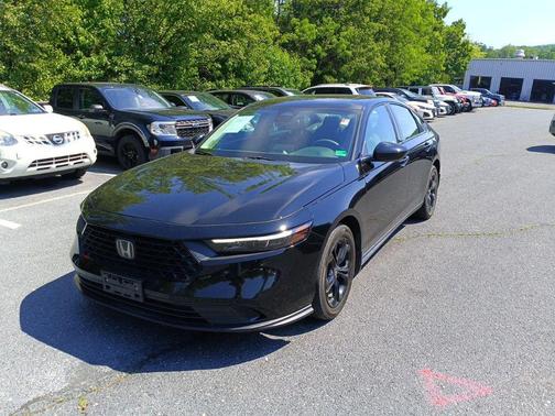 Crystal Black Pearl 2025 Honda Accord SE