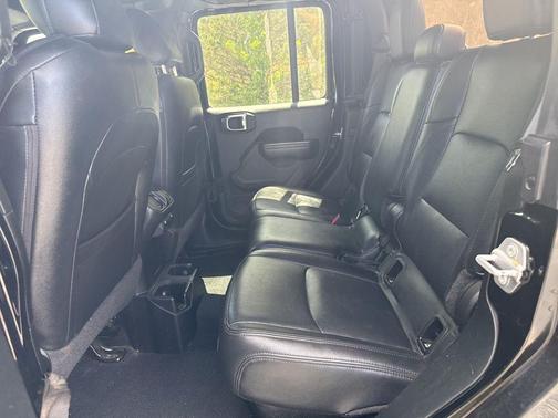 Black Clearcoat 2020 Jeep Gladiator Sport S