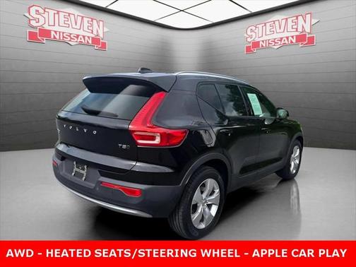 2021 Volvo XC40 T5 Momentum