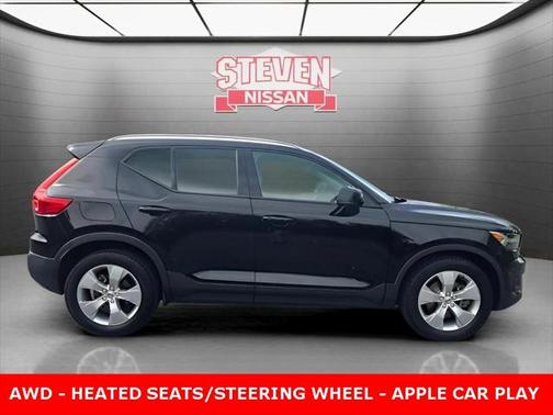 2021 Volvo XC40 T5 Momentum