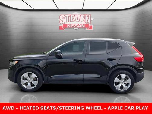 2021 Volvo XC40 T5 Momentum