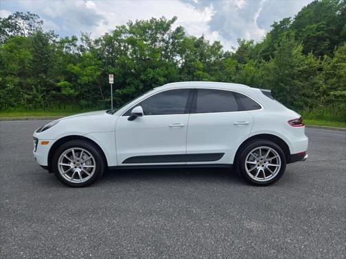 2017 Porsche Macan Base