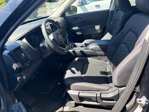 Super Black 2024 Nissan Pathfinder S 4WD