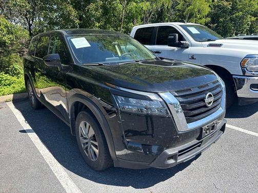 Super Black 2024 Nissan Pathfinder S 4WD