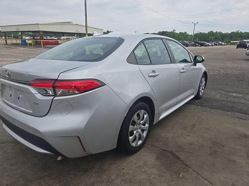Classic Silver Metallic 2022 Toyota Corolla LE