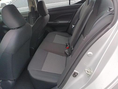 Brilliant Silver Metallic 2021 Nissan Versa 1.6 S