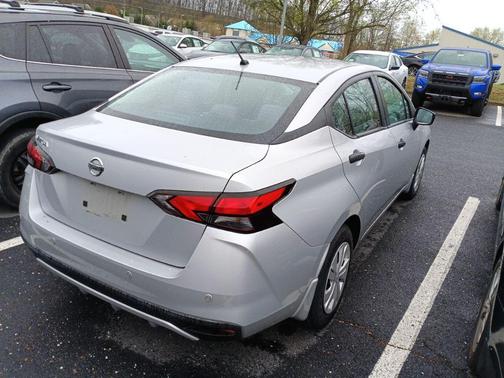 Brilliant Silver Metallic 2021 Nissan Versa 1.6 S