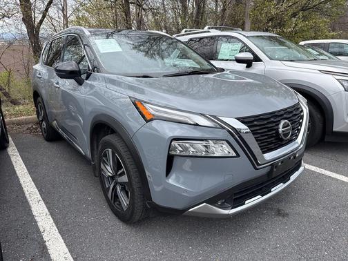 Boulder Gray Pearl/Super Black 2021 Nissan Rogue Platinum