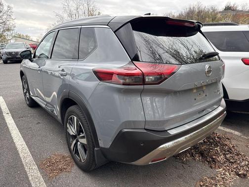 Boulder Gray Pearl/Super Black 2021 Nissan Rogue Platinum
