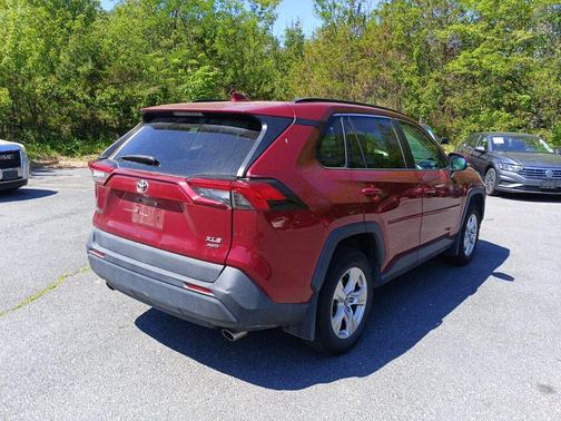 Pearl 2019 Toyota RAV4 XLE