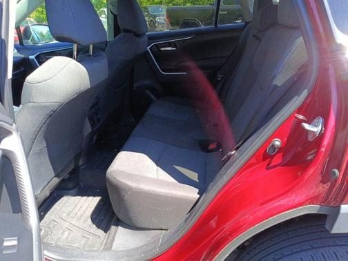Pearl 2019 Toyota RAV4 XLE